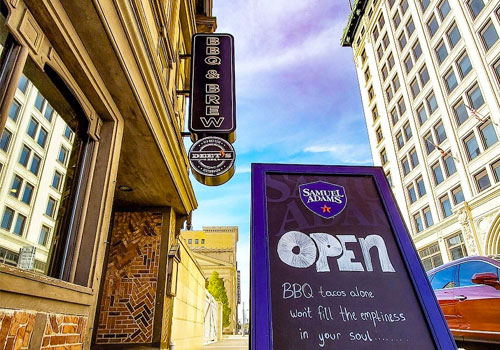 deets-bbq-brew-store Deet's BBQ and Brew Toledo